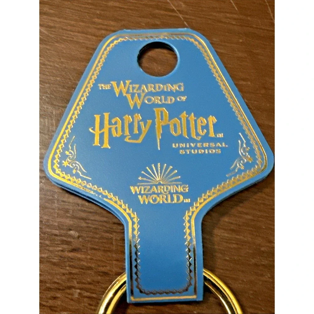 Harry Potter White Hogwarts Alumni ID Badge Holder - New with Tags / NWTs